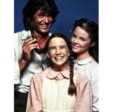 Richtig, sie war das süße, kleine Mädchen mit den geflochtenen Zöpfen und die zweitälteste Tochter der Familie Ingalls im Serienhit "Unsere kleine Farm". Heute ist Gilbert in dritter Ehe verheiratet, hat zwei Söhne und versucht sich als Autorin von Kinderbüchern.