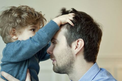 Wie wird man ein toller Vater? Trotz zahlloser Ratgeber und Checklisten bleibt am Ende nur die Antwort: Darüber entscheiden ganz allein Sie!