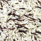 Rohreis - 1670 Liter Wasser pro Kilogramm Ein Kilogramm Rohreis schlägt mit 1670 Litern Wasser zu Buche. Der in vielen Läden erhältliche polierte, also weiße Reis, verbraucht für die selbe Menge knapp 2500 Liter, da etwa ein Drittel des Gewichts beim Schälen der Reiskörner verloren geht.