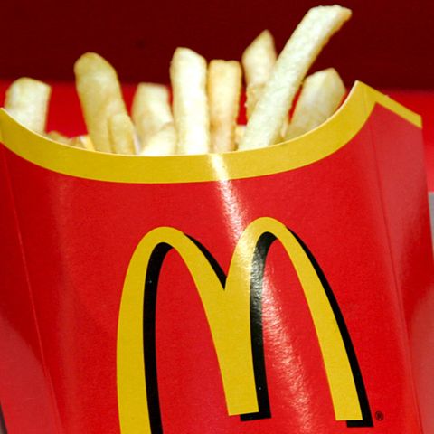 Nur Kartoffel und Frittieröl? Falsch gedacht. In den Pommes frites von McDonald's steckt viel mehr drin.