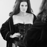 Für den Pirelli-Kalender 2015 ließ sich Huffine von dem Fotograf Steven Meisel ablichten.