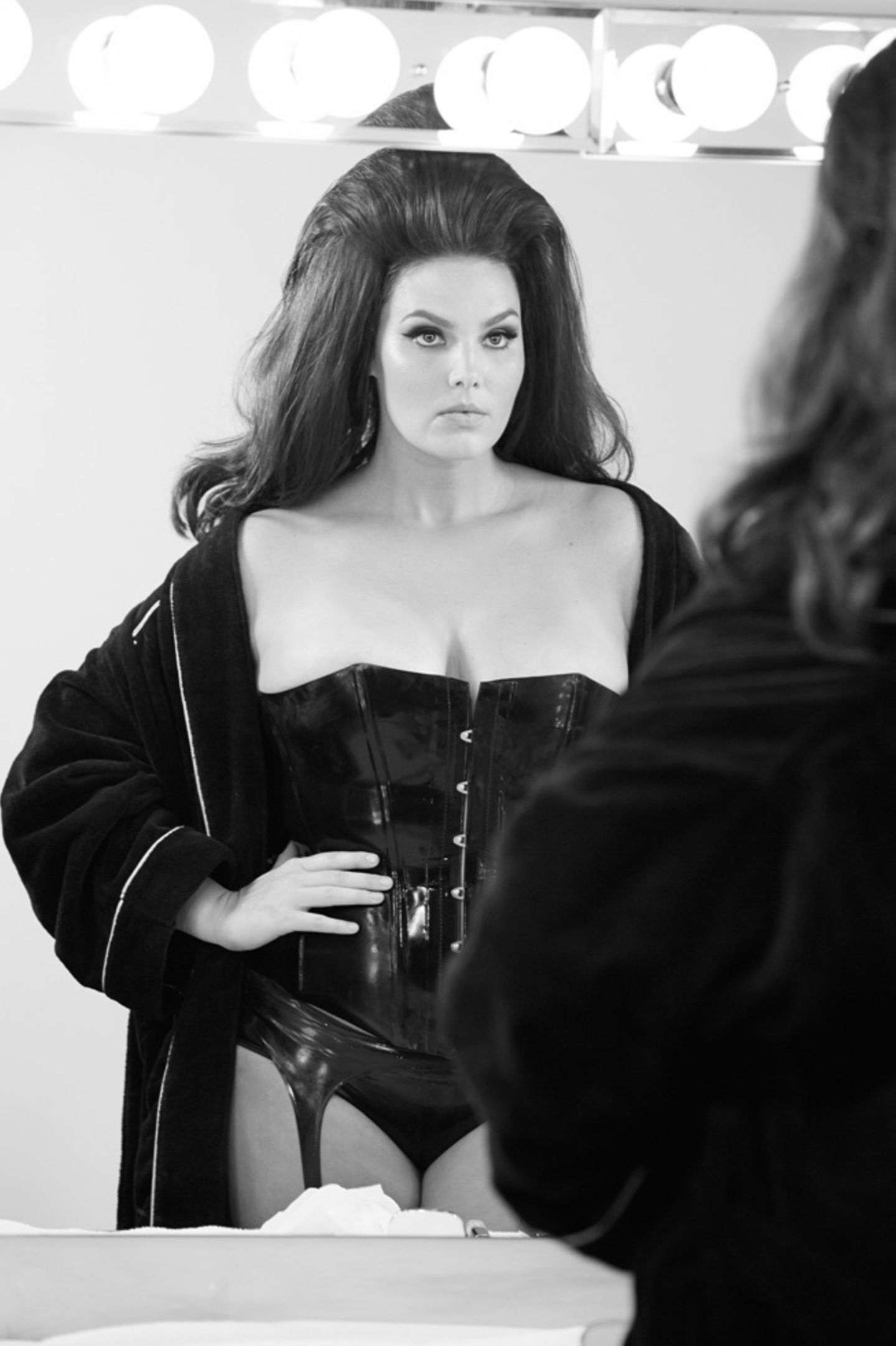 Für den Pirelli-Kalender 2015 ließ sich Huffine von dem Fotograf Steven Meisel ablichten.