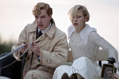 Die freigeistige Verlockung sitzt auf dem Kutschbock: Christopher Tietjens (Benedict Cumberbatch) begleitet die junge Valentine Wannop (Adelaide Clemens) mit der Kutsche nach Hause - wegen des dichten Nebels ein Höllenritt.