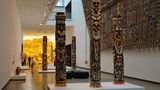 Von asiatischer Kunst bis Aborigines Art: Gallery of Modern Art  Die größte Sammlung australischer Gegenwartskunst ist seit 2006 in einem Neubau am Ufer des Brisbane Rivers untergebracht. Ein Teil der 25.000 Quadratmeter großen Ausstellungsfläche der Gallery of Modern Art, auch GoMA genannt, ist der Asia-Pacific Triennial of Contemporary Art (Foto) gewidmet. Das GoMa eignet sich auch, um sich einen Überblick über die Kunst der Aborigines zu verschaffen. Bis Oktober läuft noch die Ausstellung "Contemporary Art from Black Australia" mit 300 Werken.  www.qagoma.qld.gov.au