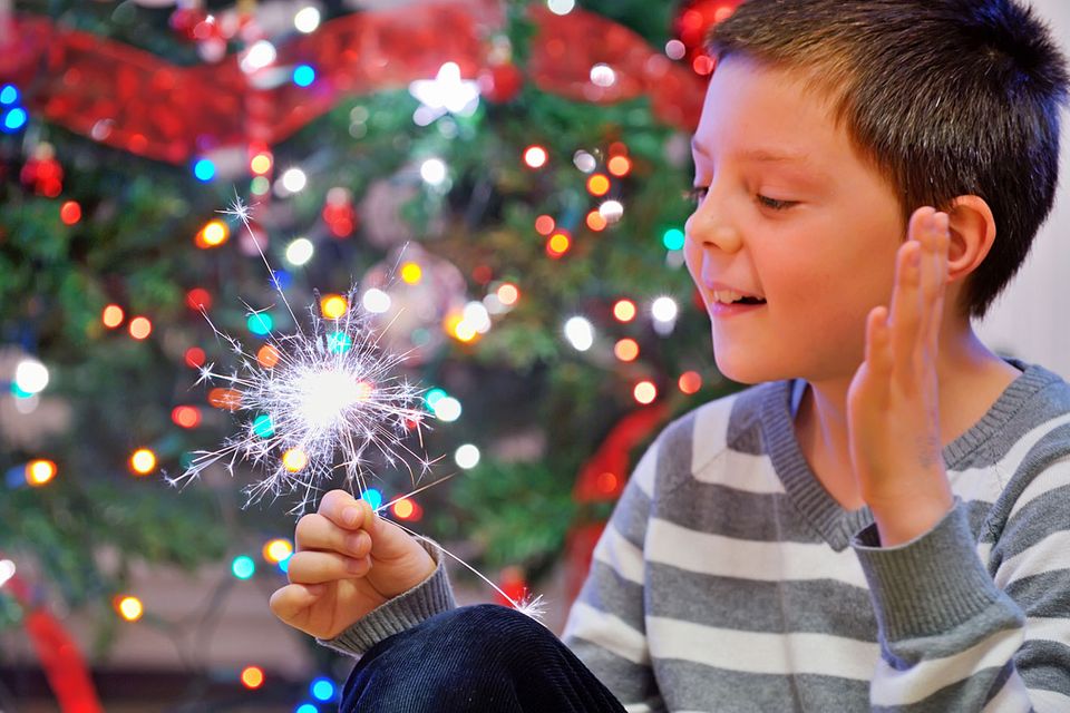 Silvester mit Kindern: lieber Tischfeuerwerk statt Knaller | STERN.de