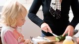 Das Auge isst mit: Kindern schmeckt das gesunde Vollkorn-Schulbrot noch besser, wenn es appetitlich und abwechslungsreich ist. Außerdem naschen sie dann weniger. Wenn Ihr Kind morgens nicht gerne frühstückt, sollte das Schulbrot umso reichhaltiger sein