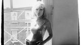 Blondie-Sängerin Debbie Harry, in ihrem Apartement in der New Yorker Bowery, fotografiert von ihrem Bandkollegen und damaligen Lebensgefährten Chris Stein