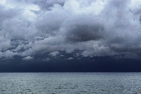 Nicht mehr strahlend blau, sondern bedeckt wird der Himmel in der kommenden Woche über Deutchland