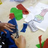 Der stern-Cartoonist Tobias Schülert ist das älteste Redaktionskind. Als wir ihn fragten, ob er eine seiner typischen Figuren für uns malen würde, sagte er selbstverständlich ja. Waly schickte uns aus Bali gelegentlich den Zwischenstand der Produktion ...