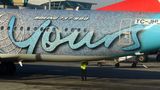 Eine Boeing 737 mit tausenden von Gesichtern: Turkish Airlines ehrt ihre Angestellten auf eine besondere Art. Der Rumpf dieser Maschine ist mit den rund 17.000 Gesichtern aller Mitarbeiter verziert.