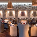 Southern Ocean Lodge: Kangaroo Island, Southern Australia  Hoch über dem kühlen Southern Ocean und den Klippen der Hanson Bay logieren die Gäste dieser Lodge mit einem grandiosen 180-Grad-Rundblick auf die Küste von Kangaroo Island. In der gehobenen Preisklasse dieser Unterkunft sind Speis und Trank inbegriffen, und Tim Bourke verwöhnt seine Gäste mit Gerichten, deren Zutaten meist aus Bio-Anbau stammen.  Info: http://southernoceanlodge.de/