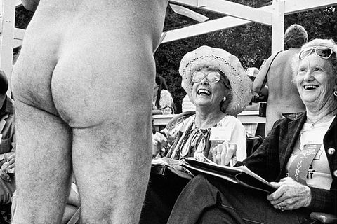 Elliott Erwitt: "Regarding Women": Eine Hommage an die weibliche Natur