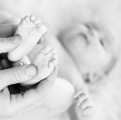 Das freudig erwartete Baby ist endlich auf der Welt, da stellt sich den Eltern die Frage: Wie erklären wir, dass es kein Junge und kein Mädchen ist?