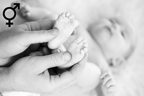 Das freudig erwartete Baby ist endlich auf der Welt, da stellt sich den Eltern die Frage: Wie erklären wir, dass es kein Junge und kein Mädchen ist?