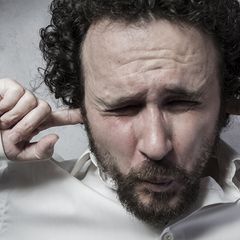 Es ist zum Mäusemelken: Veganer haben es schlichtweg nicht leicht, denn sie müssen viele Phrasen und Fragen über sich ergehen lassen. Klar, dass man manchmal einfach auf Durchzug schalten muss.