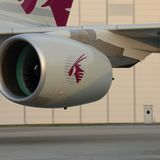 Die A380-Kunden haben die Wahl zwischen zwei Triebwerksherstellern. Die Airline mit der Oryx-Antilope als Logo hat sich ebenso wie Emirates für das GP7000 von Engine Alliance entschieden, Lufthansa dagegen für das Trent 900 von Rolls-Royce.