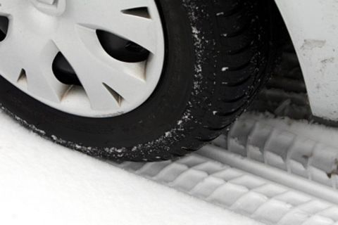 Am besten fährt man im Sommer mit "guten" Sommerreifen und im Winter mit "guten" Winterreifen