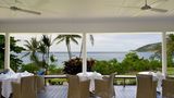 Osprey's Restaurant: Lizard Island, Queensland  Tafeln im tropischen Ambiente im äußersten Nordosten des fünften Kontinents: Auf Lizard Island, dem Nationalpark und Inselreich des Great Barrier Reef, herrscht das ganze Jahr hindurch eine Lufttemperatur von 27 Grad. Nicht nur wegen des angenehmen Klimas und wegen der Wassersportmöglichkeiten kommen die Urlauber auf das Inselresort, sondern auch wegen der Küche. Fisch steht ganz oben auf der Speisekarte. Im März 2015 wird das Hideaway nach umfangreicher Renovierung wieder zur Verfügung stehen.  Info: www.lizardisland.com.au