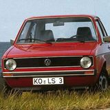 Der Golf I (1974 bis 1983) war ein Geniestreich, der die Autowelt veränderte. Fünftürige Kompaktwagen haben die Herzen erobert und prägen bis heute die Straßen - zumindest in Europa