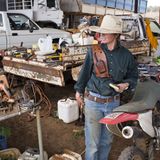 Garage, Werkstatt, Schrottplatz: Zu Catherines Job als Jillaroo gehört auch der Umgang mit Zange und Brecheisen. Vorausgesetzt, sie findet, was sie sucht.