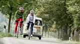 Maloja bietet Radkleidung an, die am wenigsten nach Tour de France aussieht. Die Stücke erinnern an Skatewear und Freeride-Bekleidung, wirken durch den verspielten Alpenschick nicht so martialisch. Die meisten Kunden sind weiblich.