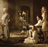 Die meisten Nominierungen heimste "American Horror Story: Asylum" ein. Insgesamt 17 Mal ist die von dem Fernsehsender FX Network produzierte Horror-Serie nominiert, überwiegend jedoch in Nebenkategorien.