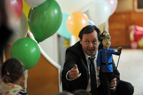 Kriminalhauptkommissar Hanns von Meuffels (Matthias Brandt) ermittelt in einem privaten Kinderhort