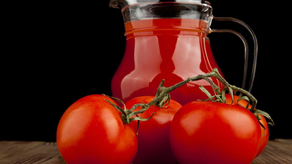 Wenn Sie sich die Virgin Bloody Mary machen, dann machen Sie gleich eine ganze Kanne - Ihr Kopf wird es Ihnen danken.