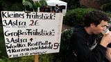 Das Dorfleben wurde in der preisgekrönten Doku "Full Metal Village" der südkoreanerischen Regisseurin Sung-Hyung Cho gezeigt. Jedes Jahr, wenn die Festivalbesucher anreisen, gibt es nicht nur jede Menge Skurrilitäten zu beobachten. Viele Bewohner nutzen auch die Gelegenheit, um sich ein paar Euro dazuzuverdienen.