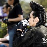 Am auffälligsten ist bei vielen Rockabillys immer noch die Frisur. Unmengen Pomade und viel Zeit vorm Spiegel hat dieser junge Mann investiert, um so auszusehen.