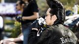 Am auffälligsten ist bei vielen Rockabillys immer noch die Frisur. Unmengen Pomade und viel Zeit vorm Spiegel hat dieser junge Mann investiert, um so auszusehen.