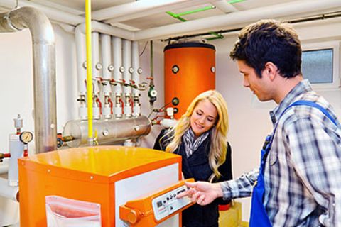 Moderne Heizkessel heizen zwar weiter mit Öl und Gas, benötigen aber deutlich weniger Brennstoff