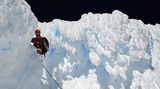 Extreme Kälte, senkrechter Firn, haltloser Schnee und Eispilze machten den drei Bergsteigern zu schaffen