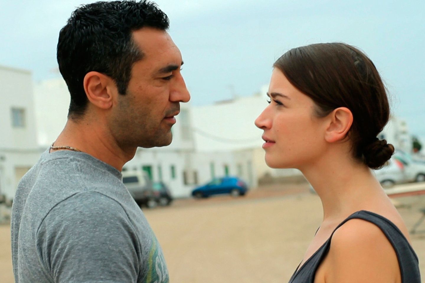 "Die Ballade von Cenk und Valerie", "Tatort"-Folge: 837, Jahr: 2012  "Darf ein Tatort-Kommissar so abtreten?" fragte die "Bild"-Zeitung. Und meinte: Darf er sterben? Gut, wirklich beliebt bei den Zuschauern war Mehmet Kurtuluş als verdeckter Ermittler Cenk Batu nie. Zu künstlerisch ambitioniert, zu experimentell, galt er vielen. Aber hatte er dafür gleich den Tod im Kugelhagel seiner Kollegen verdient? Auf jeden Fall war es ein ungewöhnlicher Schritt des NDR, seinen Ermittler ins Jenseits zu befördern - auf ausdrücklichen Wunsch von Kurtuluş übrigens, den es Richtung Hollywood trieb.