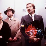 In den 70er Jahren widmete sich Götz George überwiegend dem Theater, erst in den 80er Jahren übernahm er wieder große Kinorollen. 1984 spielte er in dem Psychothriller "Abwärts". Darin steckt er an der Seite von Renee Soutendijk, Wolfgang Kieling und Hannes Jaenicke in einem Fahrstuhl fest.