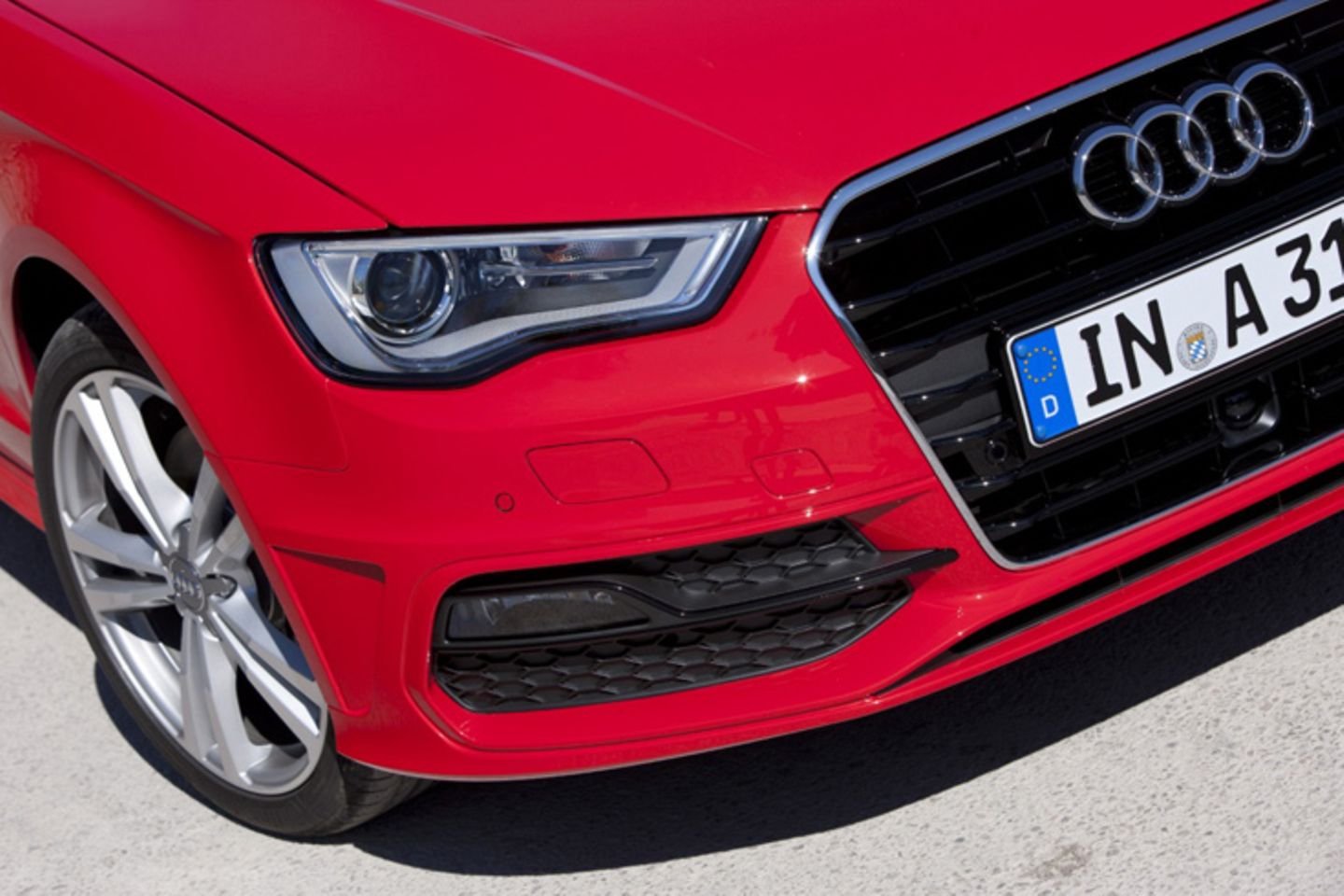 Typisch für Audi ist die aufwändig ausgearbeitete Unterlippe der Frontschürze.