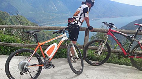 Elektro-Fahrräder im Bergtest: Am Gipfel hat es "srrr" gemacht
