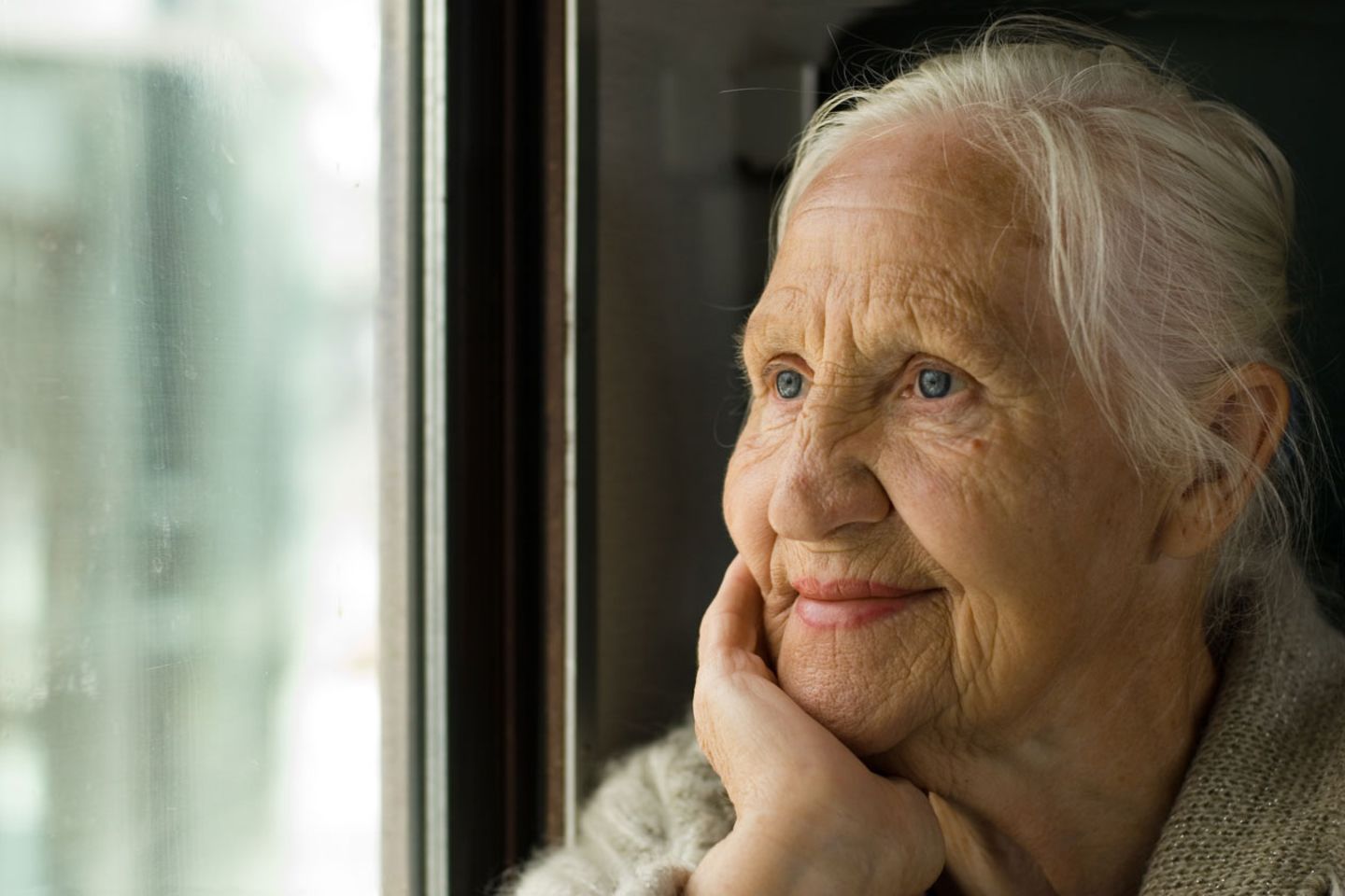Ein liebevoller Blick zurück: In der Generation von Annelie (hier eine Altersgenossin) hat man sich verliebt und geheiratet. Und wenn man Glück hatte, blieb man ein Leben lang zusammen.
