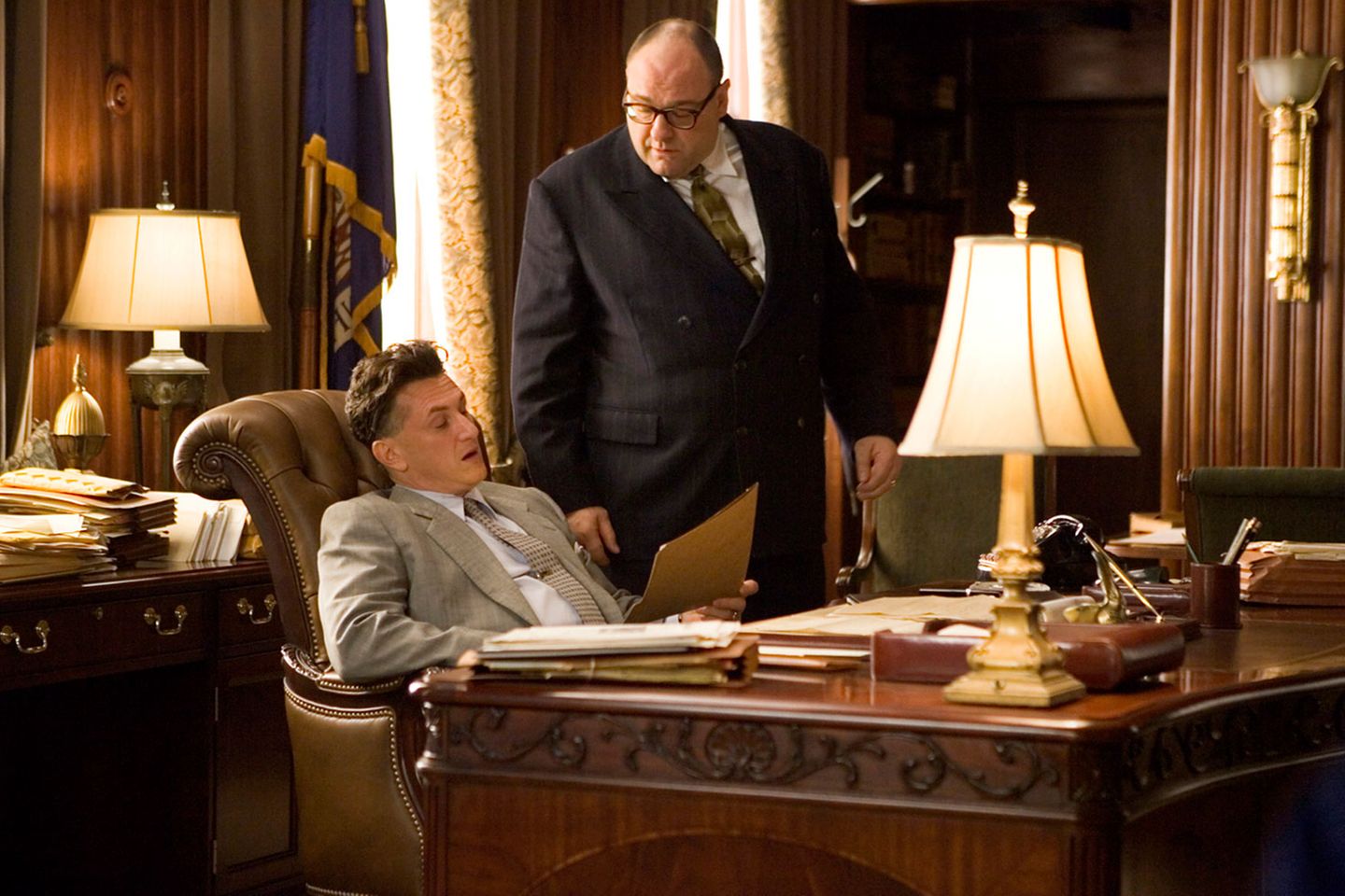 In dem Remake des Filmklassikers "All the King's Men" spielte Gandolfini 2006 Tiny Duffy, den Vizegouverneur des populistischen Machtmenschen Willie Stark (Sean Penn), den er am Ende umbringen lässt.