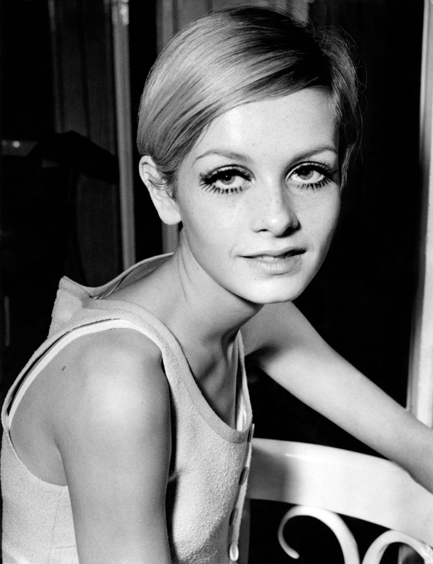 Twiggy balancierte auf einem schmalen Grat zwischen schlank und gefährlich dünn, wie dieses im Juli 1967 entstandene Foto zeigt. Einige Kritiker warfen ihr vor, die Erfinderin der Magersucht zu sein.