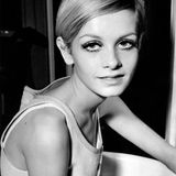 Twiggy balancierte auf einem schmalen Grat zwischen schlank und gefährlich dünn, wie dieses im Juli 1967 entstandene Foto zeigt. Einige Kritiker warfen ihr vor, die Erfinderin der Magersucht zu sein.