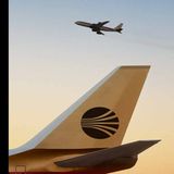 Die Plakate sind dem Buch "Airline Visual Identity 1945-1975" von Matthias C. Hühne entnommen. Der englischsprachige Bildband ist bei Callisto Publishers in unterschiedlichen Ausgaben erschienen; als Standard Ednition mit 384 Seiten zum Preis: 65 Euro und als Premium Edition mit 436 Seiten zum Preis von 600 Euro.