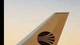 Die Plakate sind dem Buch "Airline Visual Identity 1945-1975" von Matthias C. Hühne entnommen. Der englischsprachige Bildband ist bei Callisto Publishers in unterschiedlichen Ausgaben erschienen; als Standard Ednition mit 384 Seiten zum Preis: 65 Euro und als Premium Edition mit 436 Seiten zum Preis von 600 Euro.