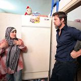 Gelegentlich begleitete Brad Pitt seine Partnerin bei ihren Reisen, wie hier in Syrien. Meist blieb er jedoch zu Hause und kümmerte sich um die Kinder, wenn Jolie unterwegs war. 