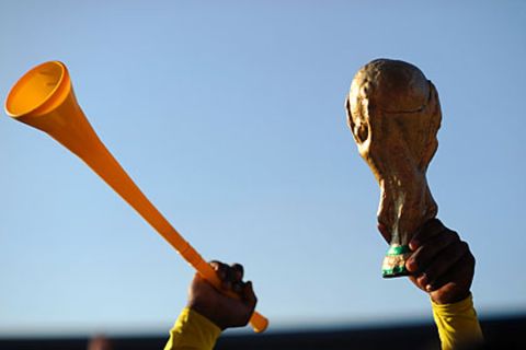 Ein beherztes Tröööt - auch das wird der Fußball-Tag garantiert mit sich bringen