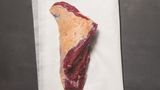 Bürgermeisterstück  Das Bürgermeisterstück ist besonders zart, da es fast nur aus Muskelfleisch besteht. Dieser Zuschnitt ist nicht ganz leicht herauszulösen, das gelingt nur erfahrenen Metzgern. Woher der Names des Stücks stammt? Das Bürgermeisterstück war früher nur wichtigen Personen wie dem Bürgermeister der Stadt vorbehalten. Das Fleisch eignet sich besonders zum Schmoren und für die Zubereitung von Geschnetzeltem.