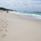  Bild 1 von 16 der Fotostrecke zum Klicken:  Über zwei Tage geht es einsam am Meer entlang an, fern jeglicher Zivilisation.