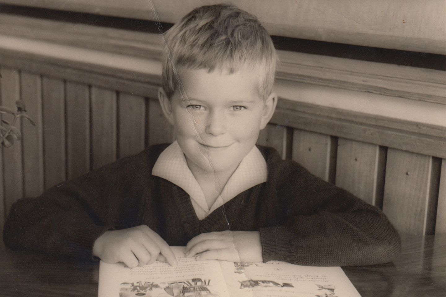Bert Gamerschlag, 1963 in Emmerich am Niederrhein  Auch wenn es so aussieht, ich konnte noch nicht lesen. Der Name meines Lehrers war Ernst Booms, er lebt noch, aber von den Mitschülern haben einige nicht überlebt, sind in der Klapse oder sonst am Ende. Traurig.