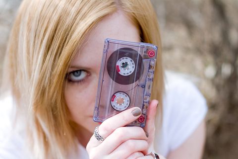 Was ist das wohl? Echte Kassette statt Smartphone mit entsprechend bedruckter Retro-Hülle: Früher war vieles anders. Nicht nur die Musik.