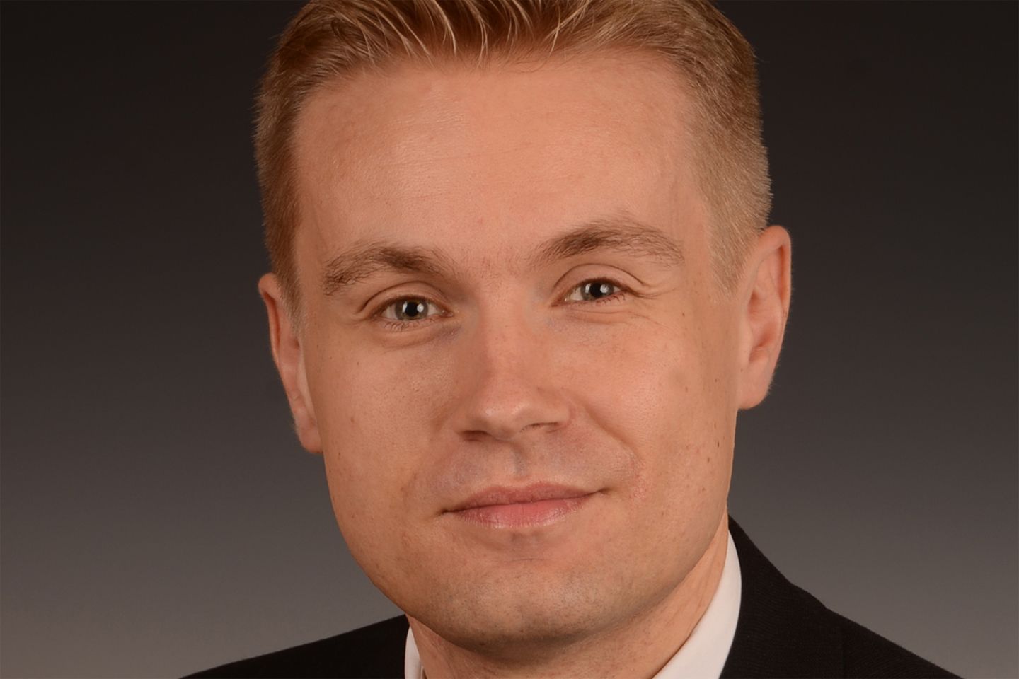 Tim Neelmeier ist Anwalt in der auf Medizinrecht spezialisierten Anwaltskanzlei Ulsenheimer und Friedrich.